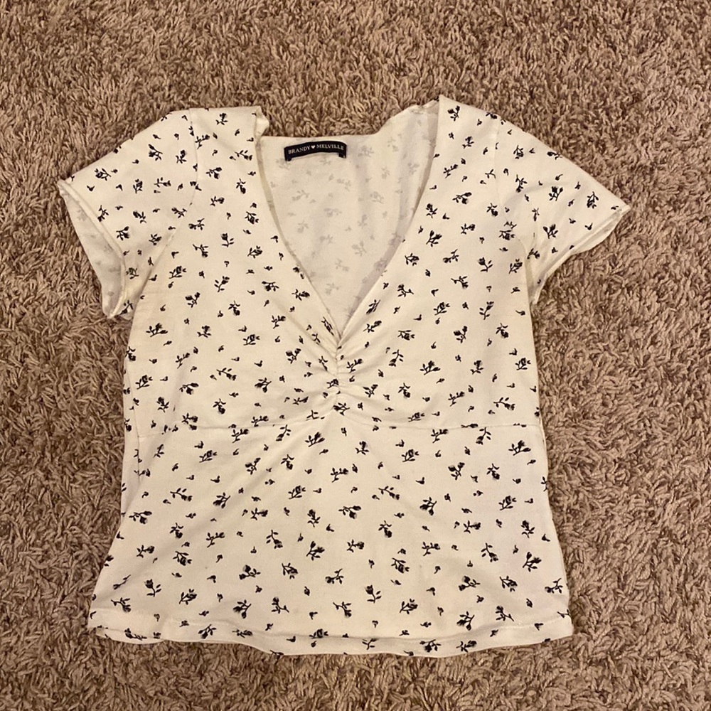 brandy melville gina top, purple and navy floral on white, v neck